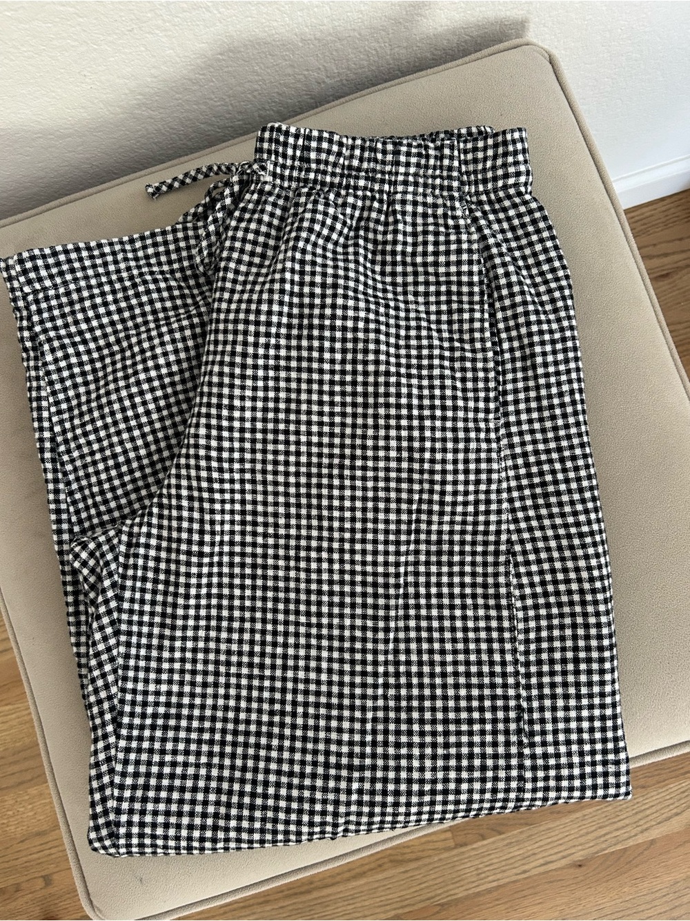Abercrombie & Fitch Women’s Linen-Blend Barrel Pull-On Pant in Black Gingham - Picture 2 of 3
